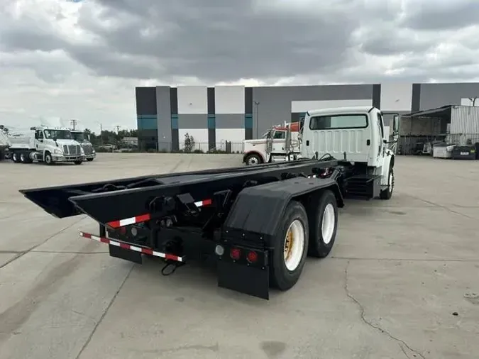 2018 Freightliner Business Class M2 106