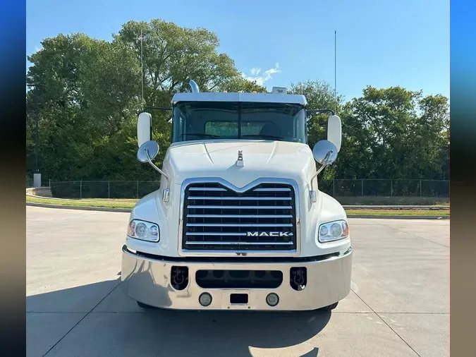 2018 MACK CXU613