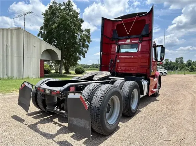 2020 VOLVO VNR64T300