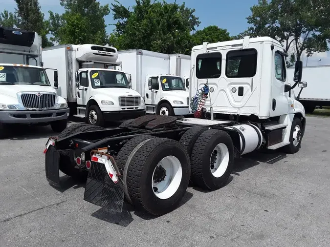 2015 FREIGHTLINER CASCADIA 125