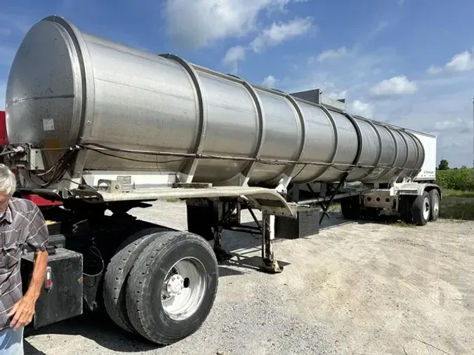 1977 FRUEHAUF 6500 GALLON200694e8ee2ee2a0ff22cf29aa9bbe69
