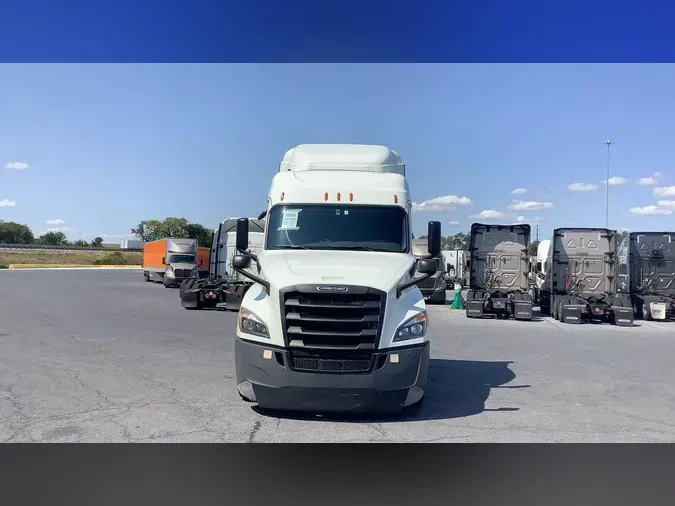 2020 Freightliner Cascadia 126