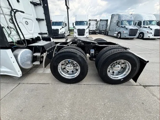2024 Freightliner Cascadia 126