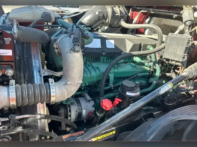 2021 VOLVO VNL64T860