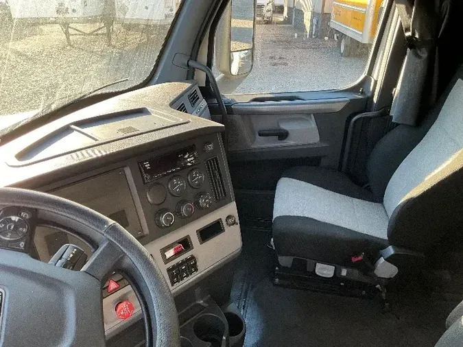 2019 Freightliner T12664ST