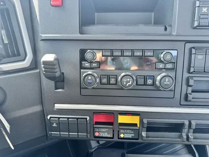 2026 MACK PIONEER 64T DAYCAB2013e84e67b737ea666078174bf56d94