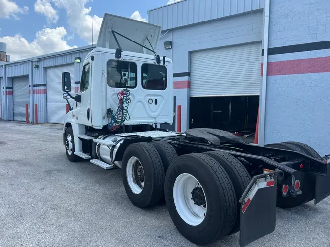 2019 FREIGHTLINER/MERCEDES CASCADIA 125