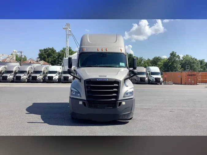 2022 Freightliner Cascadia 126