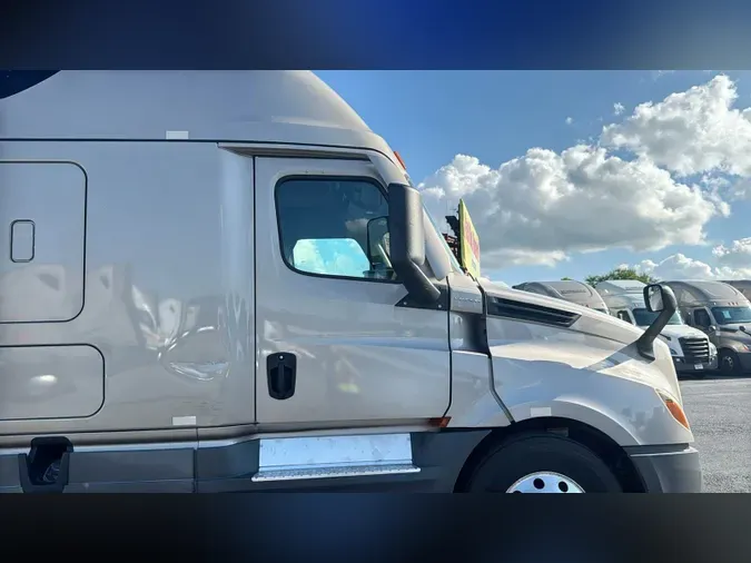 2023 Freightliner Cascadia 126