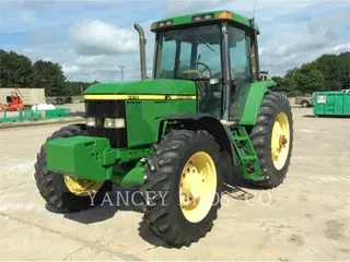 2000 John Deere & CO. 7210