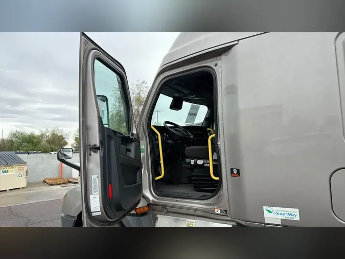 2025 Freightliner Cascadia 126