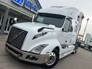 2020 VOLVO VNL64T860