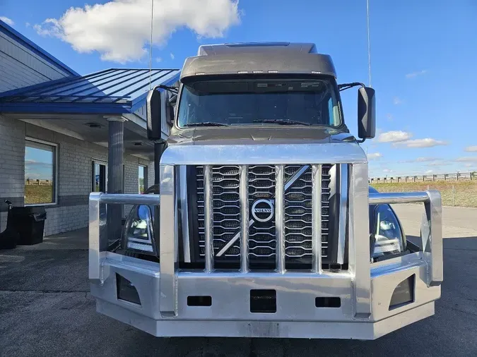 2025 VOLVO VNL64T860