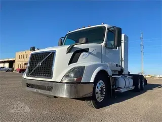 2014 VOLVO VNL64T300