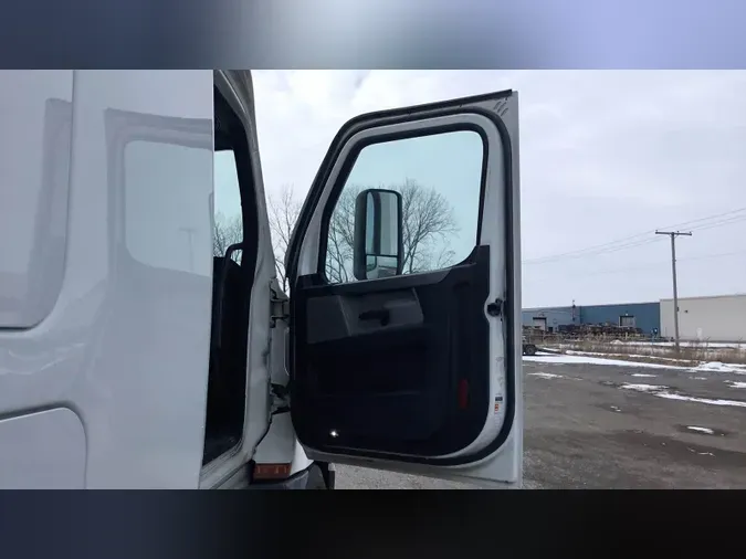 2021 Freightliner Cascadia 126