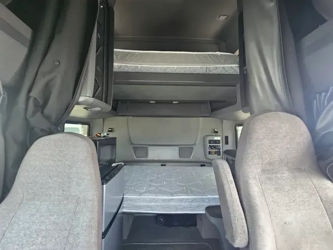 2019 NAVISTAR INTERNATIONAL LT625 SLPR CAB