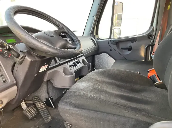 2020 FREIGHTLINER/MERCEDES M2 106