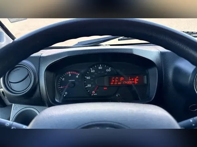 2019 HINO 195