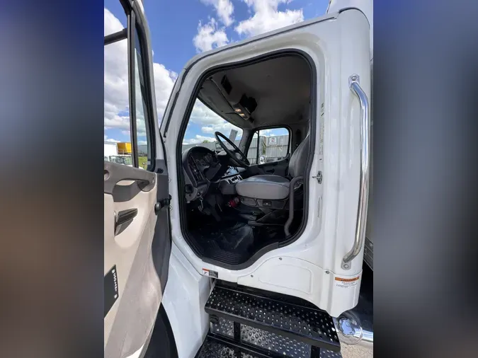 2018 Freightliner Business Class M2 106