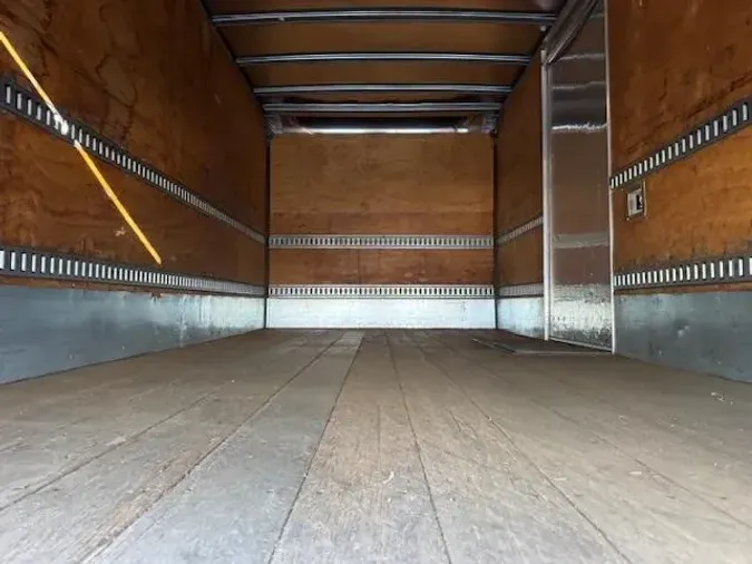 2019 Peterbilt 325