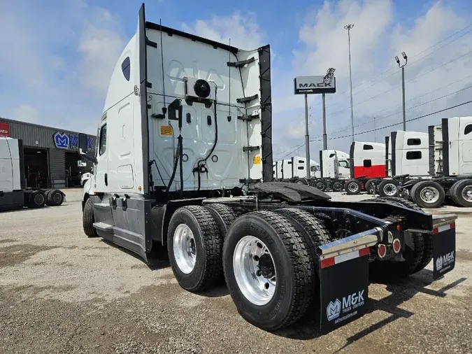 2021 FREIGHTLINER CASCADIA CA126