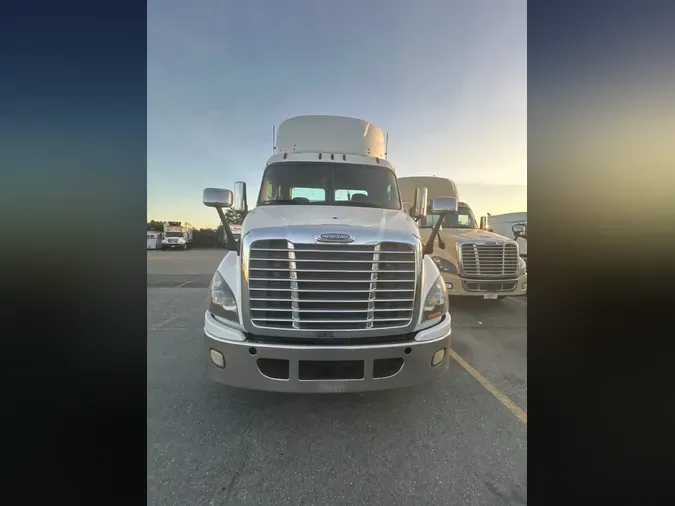 2017 FREIGHTLINER/MERCEDES CASCADIA 113