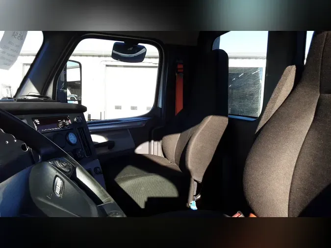 2020 Freightliner Cascadia 126