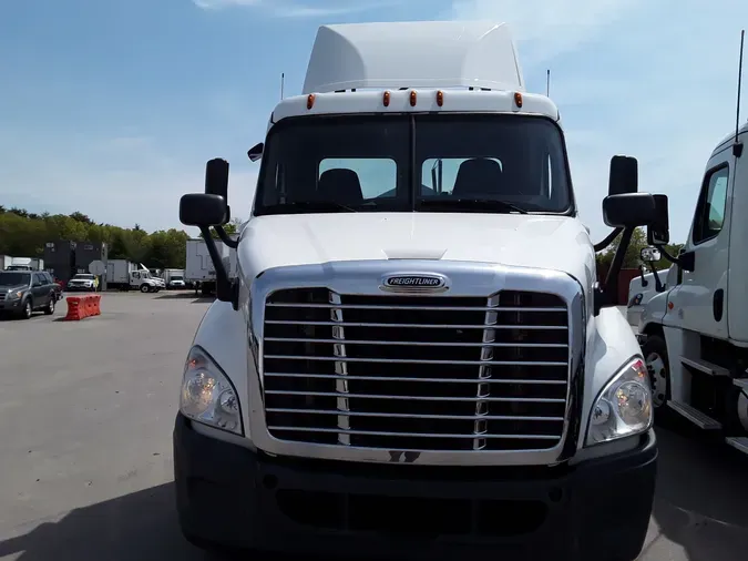 2016 FREIGHTLINER/MERCEDES CASCADIA 113