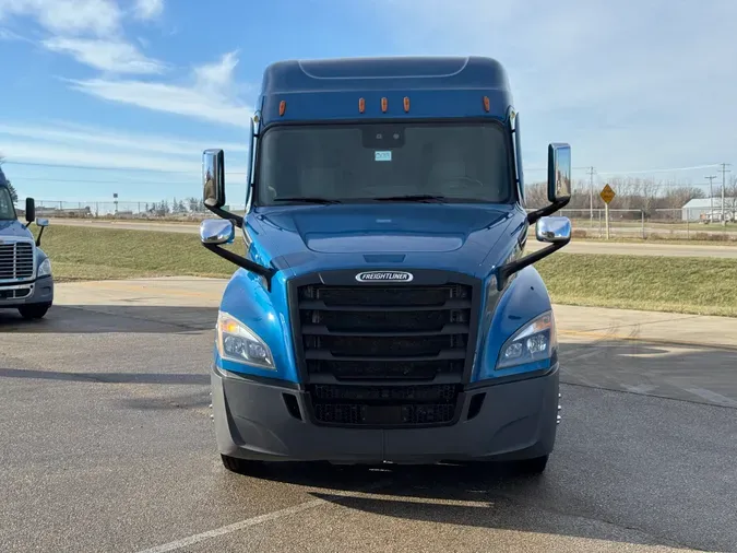 2021 FREIGHTLINER Cascadia 126