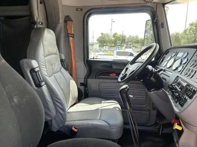 2022 Peterbilt 389