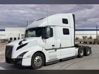 2025 VOLVO VNL64T860