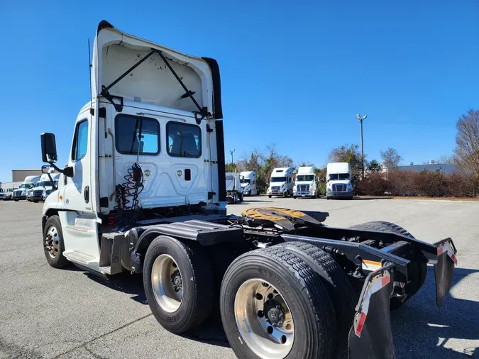 2016 FREIGHTLINER/MERCEDES CASCADIA 125