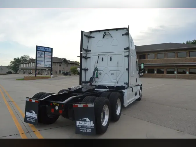 2022 FREIGHTLINER Cascadia 126