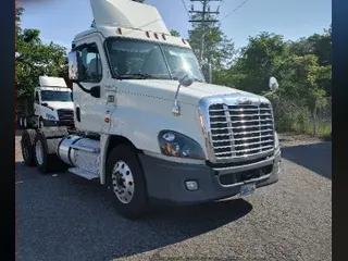 2017 Freightliner X12564ST