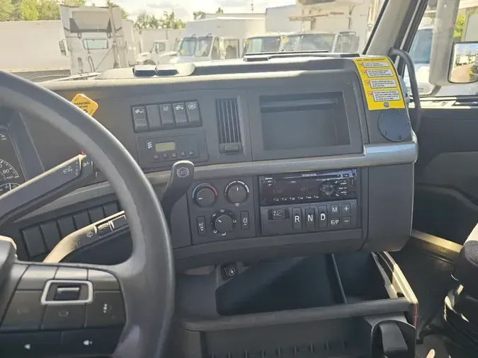 2019 VOLVO VNL42T 300