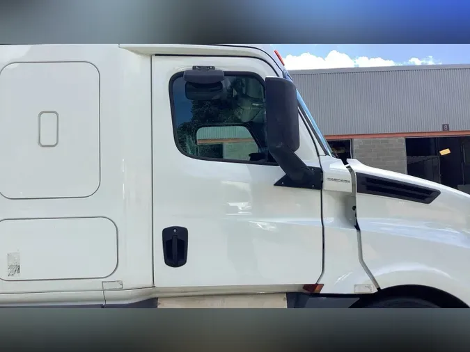 2020 Freightliner Cascadia 126
