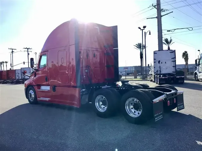 2022 FREIGHTLINER CA126