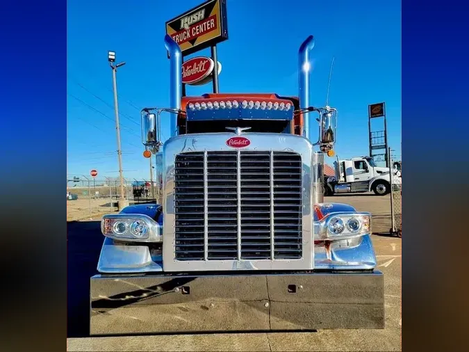 2022 Peterbilt 389