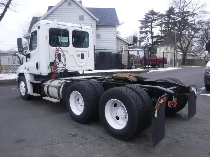 2015 FREIGHTLINER/MERCEDES CASCADIA 125