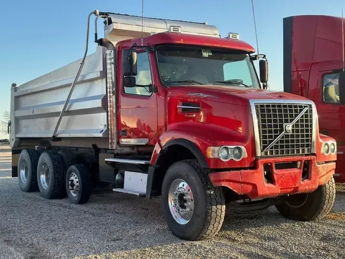 2006 VOLVO VHD64F200