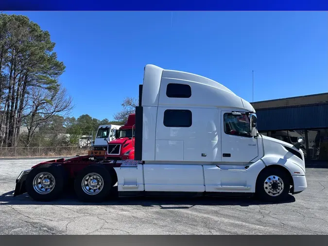 2021 VOLVO VNL64T860