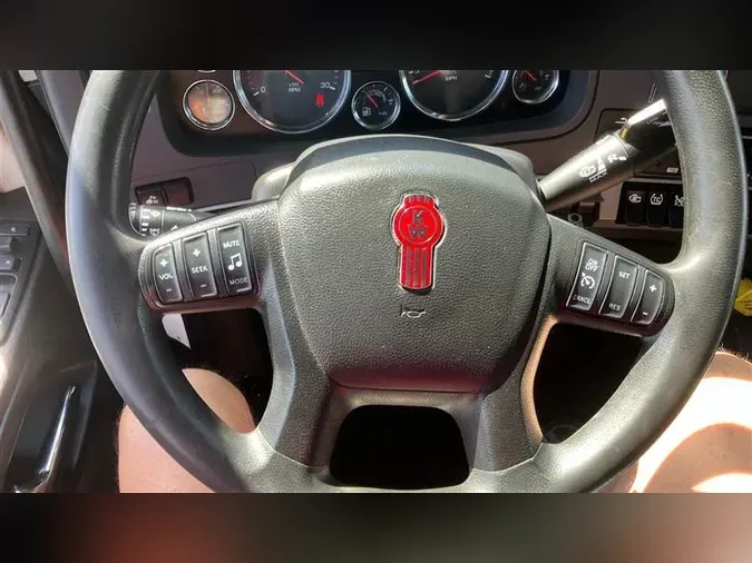 2022 KENWORTH T880