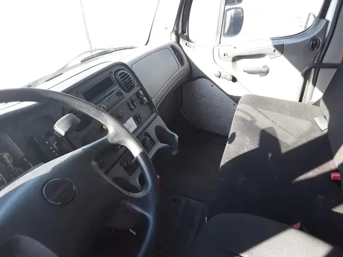 2016 FREIGHTLINER/MERCEDES M2 106