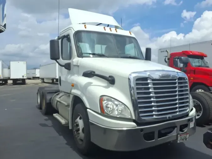 2019 FREIGHTLINER CASCADIA 12520688c4d482fedbe2013f9590b828c51