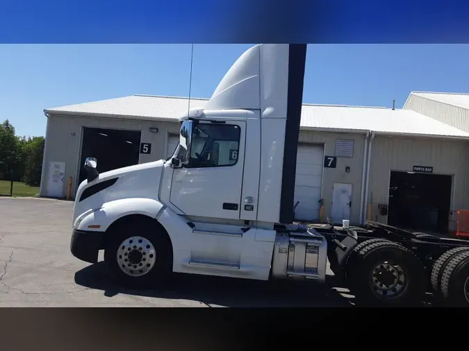 2020 Volvo VNL300