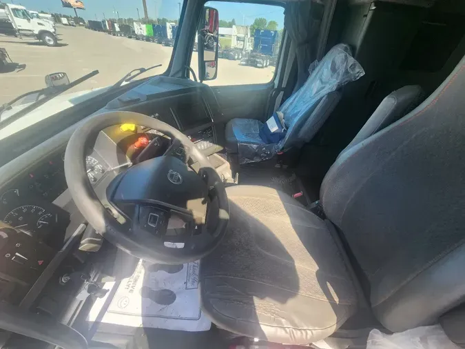 2020 VOLVO VNL760