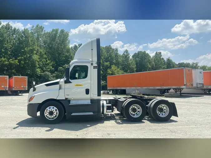 2020 Freightliner Cascadia 126206e78ab6a2fd76d243188f93547a683