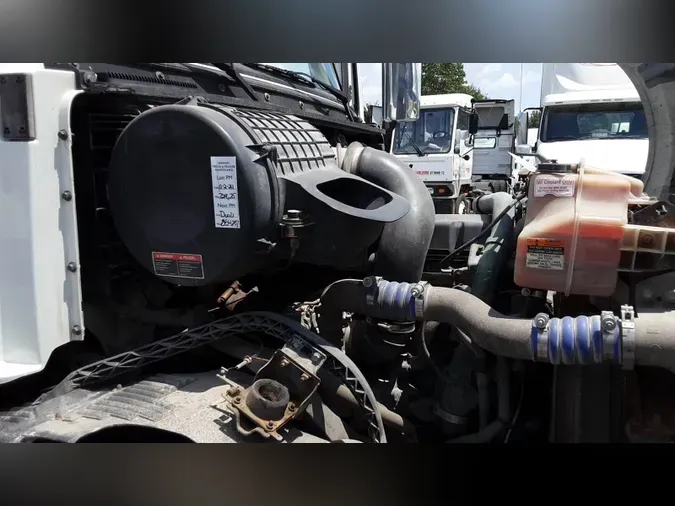 2018 Volvo VNL300