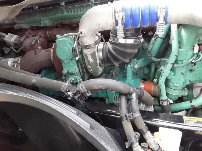 2020 VOLVO VNL64T-760