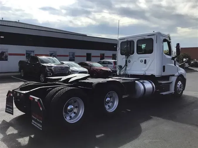 2020 FREIGHTLINER CA126